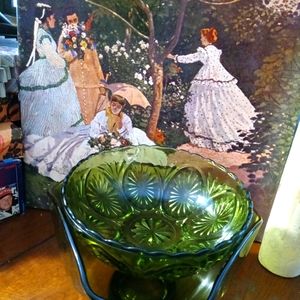 🏆🛍Vintage 1970s Avocado olive Green Scalloped Edge,Glass Bowl MCM decor.